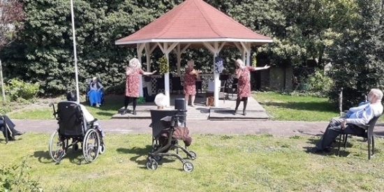 Vermogensfondsen slaan de handen in één om Corona het hoofd te bieden