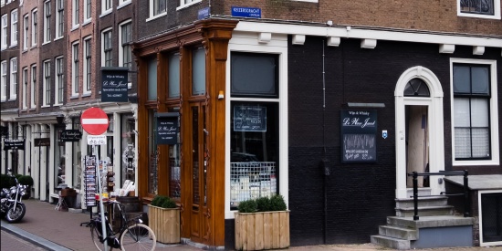 EEN MONUMENT IS EEN GEHEUGEN IN STEEN