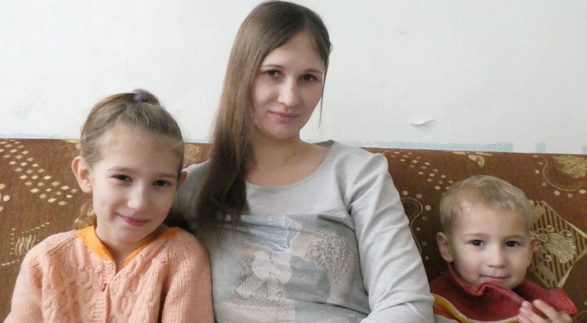 Compleet van de wereld, onder invloed van drugs, agressief, een wrak